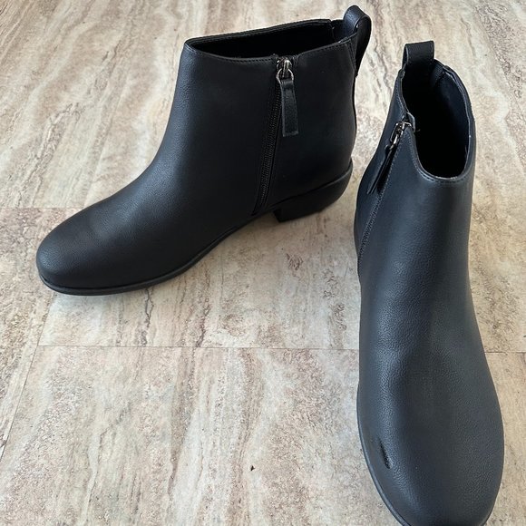 Aerosoles Women's Sloan Black Low Heel Round Toe Ankle Bootie, Size: 10.5M - Picture 1 of 10